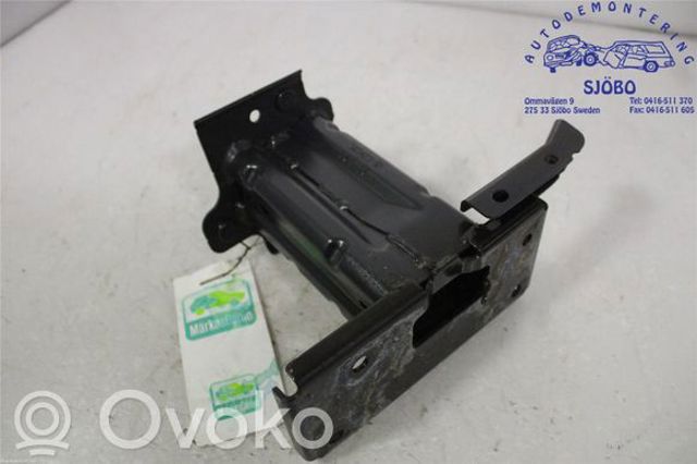 622104CL1A Кронштейн усилителя переднего бампера купить Ирпень