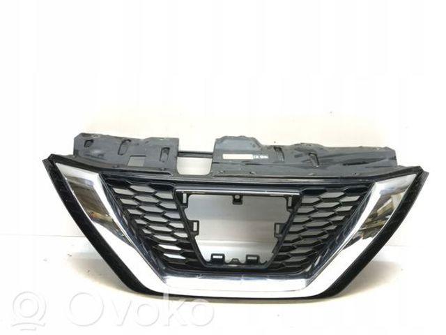 Решетка радиатора 62310HV00A NISSAN