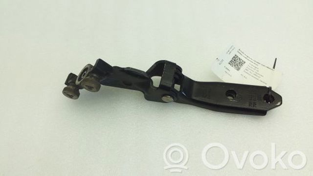 701843336A Ролик двери боковой (сдвижной) правый центральный купить Харьков