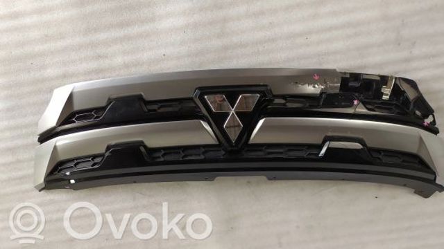 Облицовка радиатора 7450B303 MITSUBISHI