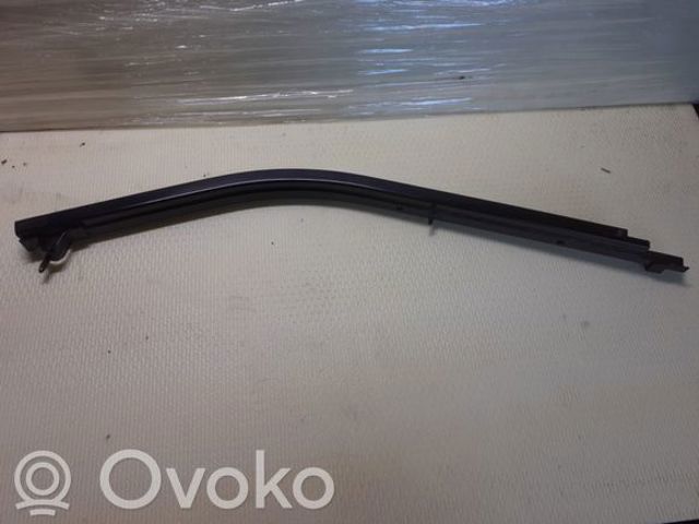 745906706R RENAULT Рельс направляющей сдвижной двери нижний правый купить в Ирпень