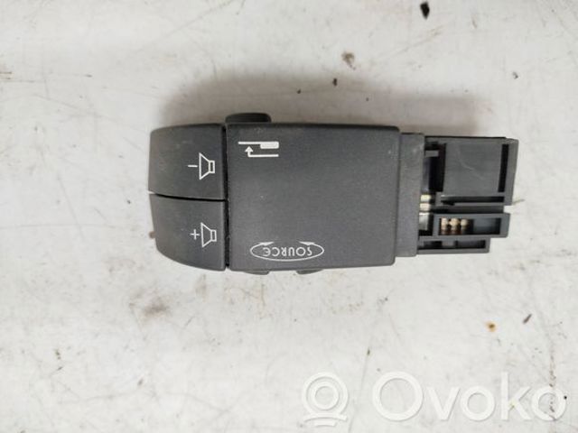 RENAULT 7701049643 Переключатель подрулевой, управления аудио системой в наличии Харьков