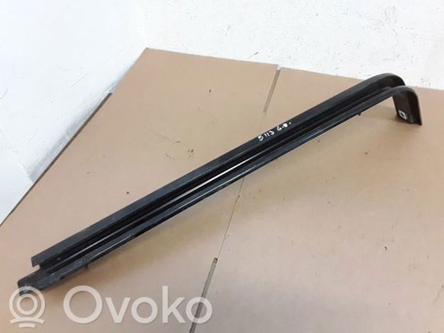 777606702R Рельс направляющей сдвижной двери центральный правый купить Павлоград