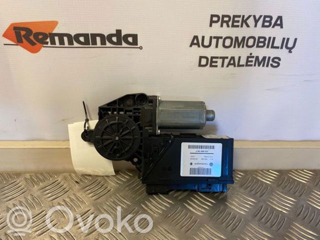 Моторчик стеклоподъемника двери задней, правой 7L0959704D VAG