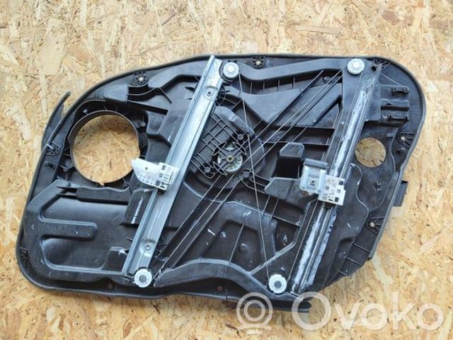 HYUNDAI 813103Z000 Замок водительской двери в наличии Черновцы