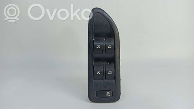 RENAULT 8200015089 Кнопочный блок управления стеклоподъемником передний левый в наличии Кривой Рог