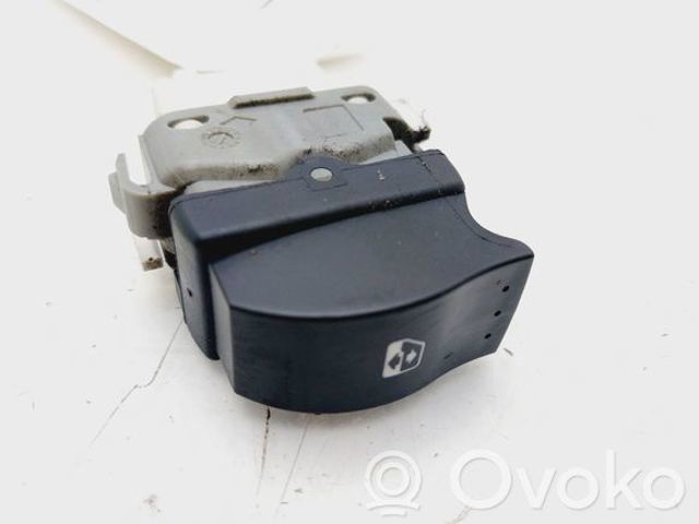 RENAULT 8200315029 Кнопка подъемника заднего стекла в наличии Харьков
