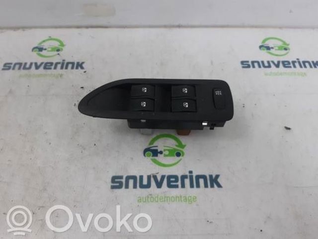 RENAULT 8200315042 Кнопочный блок управления стеклоподъемником передний левый в наличии Николаев
