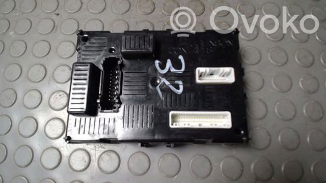 8200674661 RENAULT Блок предохранителей купить в Кривой Рог