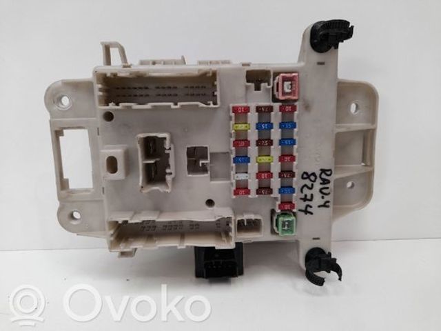 Панель предохранителей 8272142040 TOYOTA