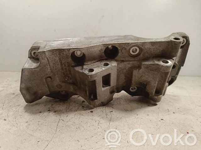 8506863 BMW Кронштейн компрессора кондиционера купить в Кривой Рог