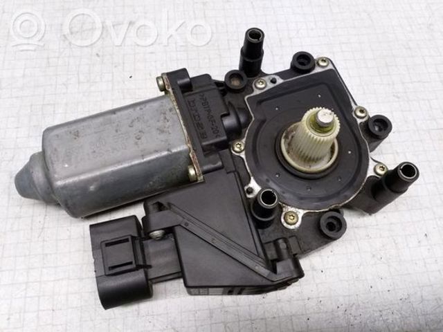 VAG 8D0959802A Мотор стеклоподъемника двери задней правой в наличии Киев
