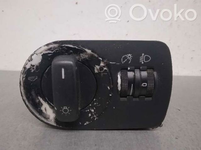 VAG 8P1941531C Переключатель света фар на "торпедо" в наличии Украина