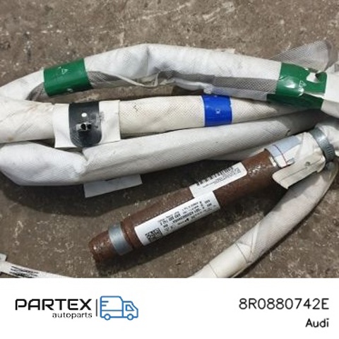 Шторка боковая правая 8R0880742E VAG