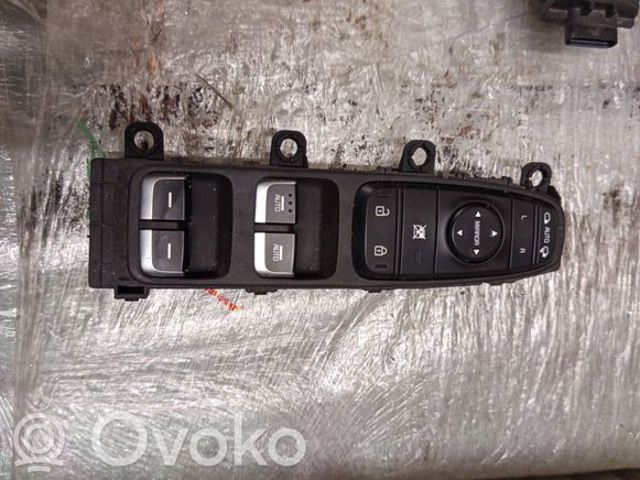 HYUNDAI 93570G5200 Кнопочный блок управления стеклоподъемником передний левый в наличии Чернигов