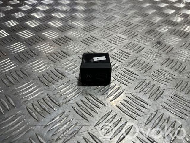 HYUNDAI 96120J9500 USB-разветвитель в наличии Ирпень