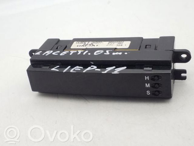 Часы в салон, на панели 96550342 GM