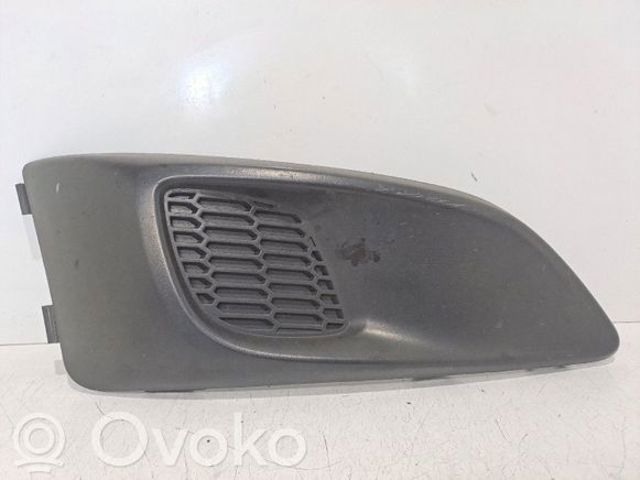 Заглушка, решетка противотуманных фар бампера переднего, правая 96694774 GM