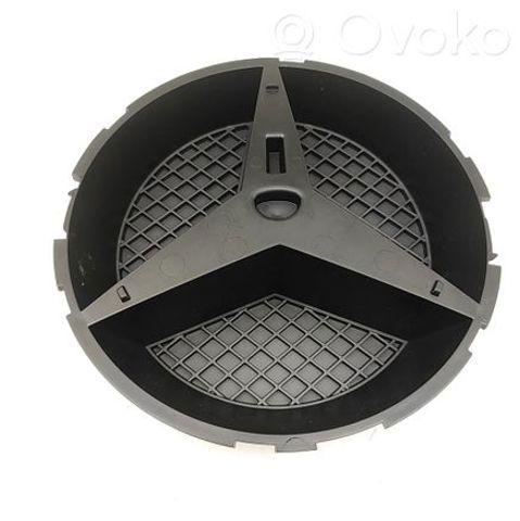 MERCEDES A000888016064 Решетка радиатора в наличии Львов