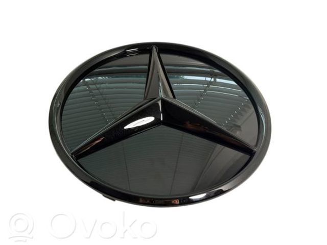 Эмблема на решетку радиатора A0008881300 MERCEDES