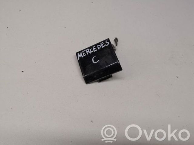 Заглушка бампера буксировочного крюка A2038850026 MERCEDES