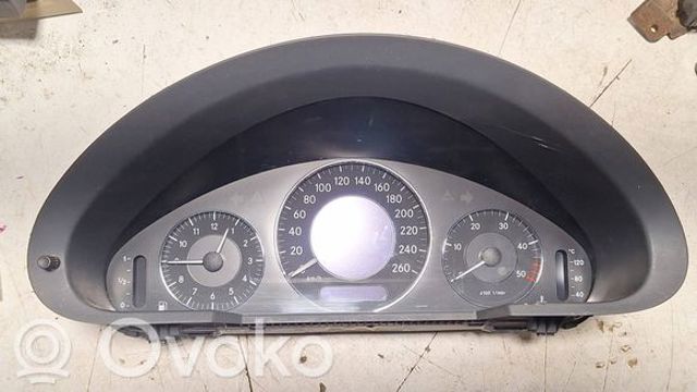 MERCEDES A2115403447 Панель приборов в наличии Чернигов
