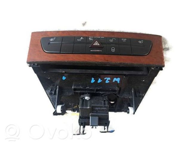 MERCEDES A2116803152 Кнопка аварийки в наличии Черновцы