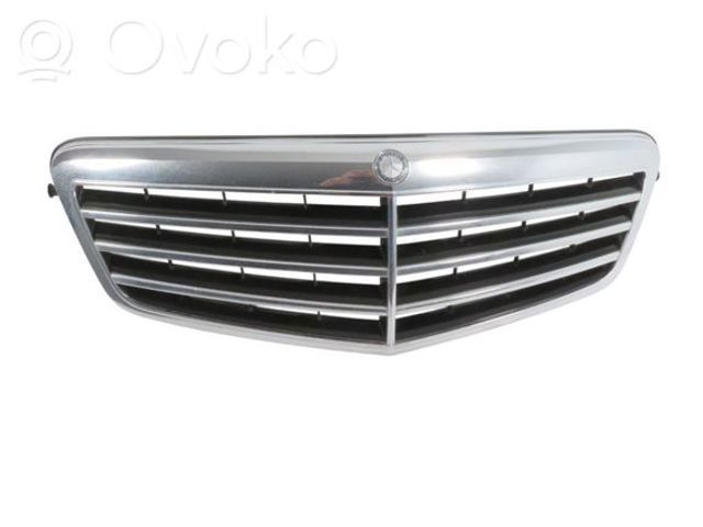 MERCEDES A21288010839040 Решетка радиатора в наличии Сумы