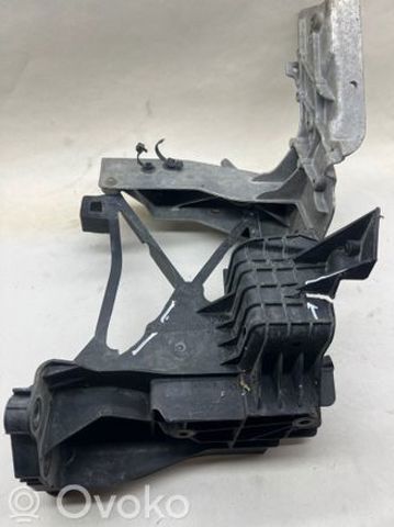 MERCEDES A2136206500 Кронштейн передней панели правый в наличии Чернигов