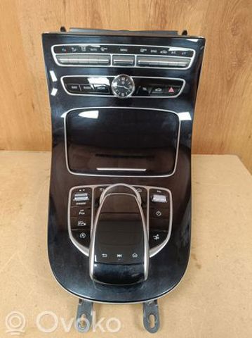 MERCEDES A2138100815 Накладка декоративная центральной консоли в наличии Черкассы