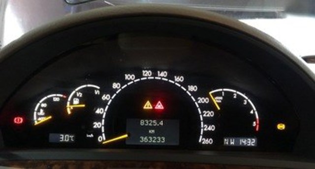 Приборная доска (щиток приборов) A2205400147 Mercedes