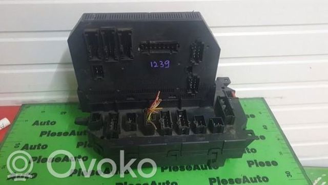 Блок реле и предохранителей A2215404550 MERCEDES
