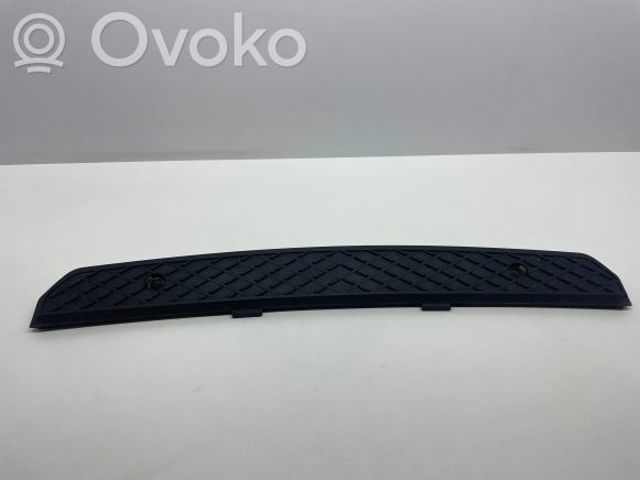 MERCEDES A9068850011 Накладка бампера переднего в наличии Львов
