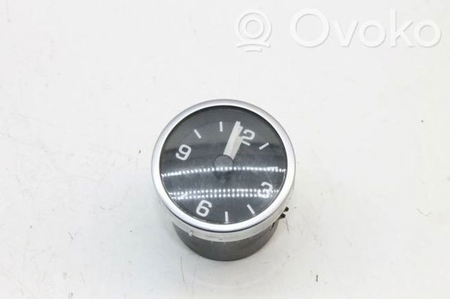 Часы в салон, на панели AH4215000AH LAND ROVER