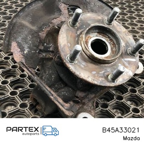 Цапфа поворотная правая B45A33021 MAZDA