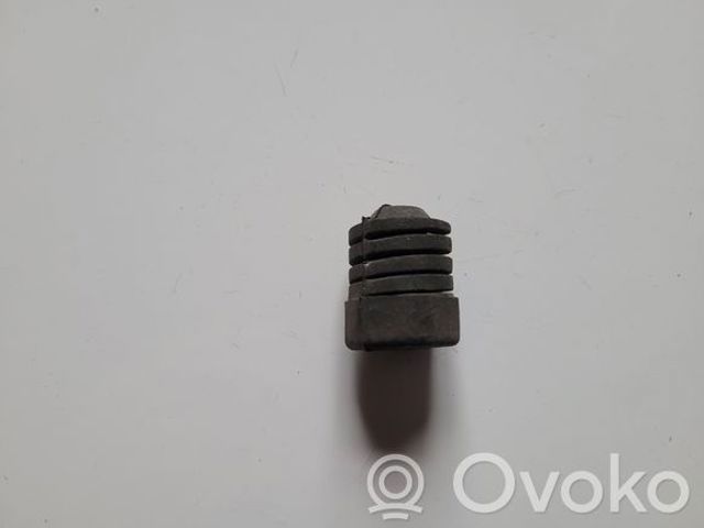 BC1M56786 MAZDA Буфер (отбойник) капота купить в Ирпень