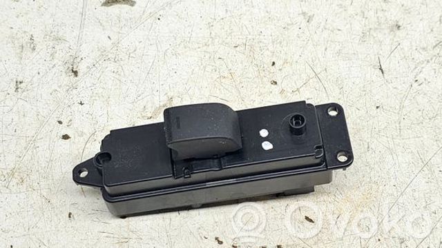 Кнопка подъемника переднего правого стекла GS1D66370 MAZDA