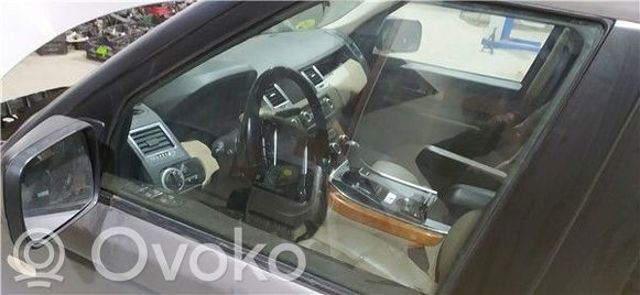 Стекла и уплотнители стекла ветрового правого/левого LR026295 LAND ROVER