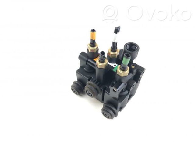 LR070246 LAND ROVER Блок клапанов регулируемой подвески задний купить в Львов