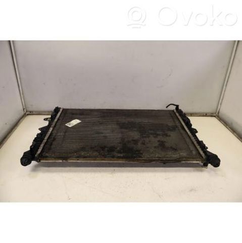 Радиатор охлаждения двигателя LR075359 LAND ROVER