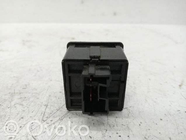 MB803872 Кнопка включения обогрева сиденья купить Кривой Рог