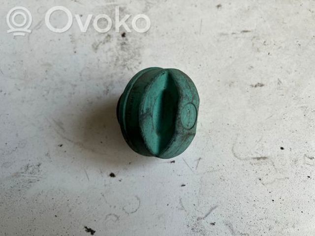 MR100975 MITSUBISHI Крышка бензобака купить в Ужгород