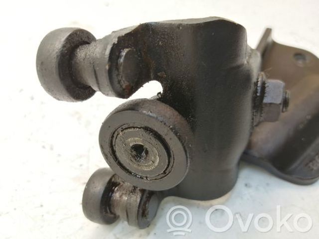 YC15V25028AE FORD Ролик двери боковой (сдвижной) правый верхний купить в Львов