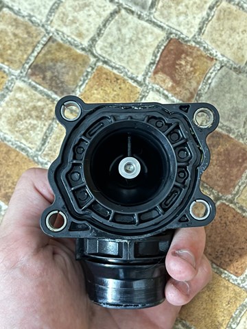 BMW 11517823193 Крышка термостата в наличии Черновцы