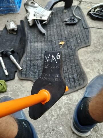 VAG 06F103663J Направляющая индикатора уровня масла в двигателе в наличии Полтава