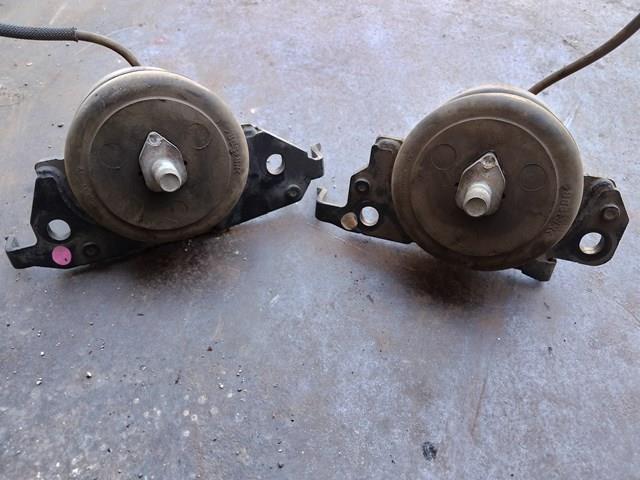 Левая опора двигателя 1236251010 TOYOTA