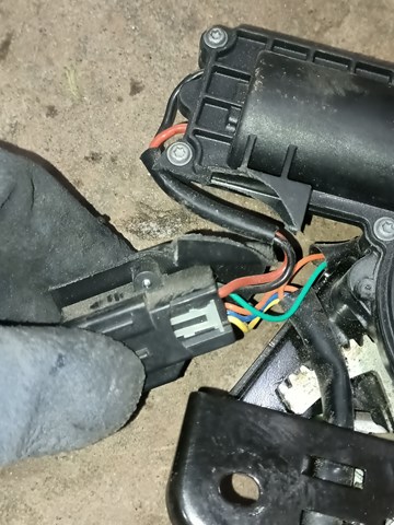 150060400B TESLA Замок багажника купить в Ирпень