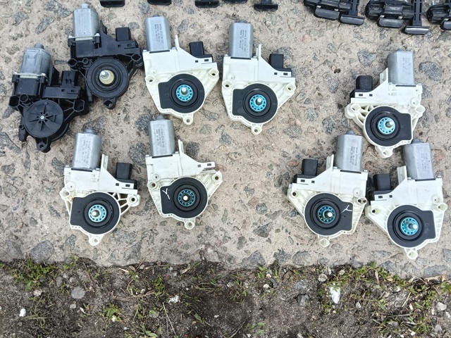 152679600B TESLA Мотор стеклоподъемника двери передней левой купить в Ирпень