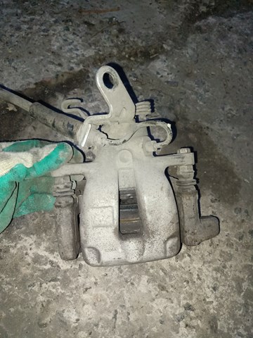 VAG 1K0615424C Суппорт задний правый в наличии Павлоград