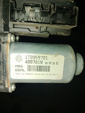 Мотор стеклоподъемника двери передней, левой 1T0959701 VAG